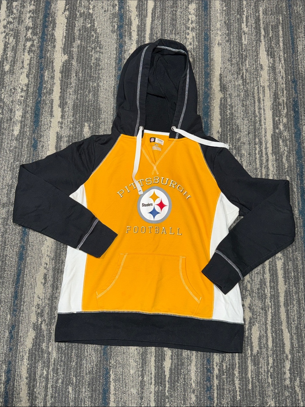 Size Large Pittsburgh Steelers Logo Hoodie - Black & Gold. Super Cute